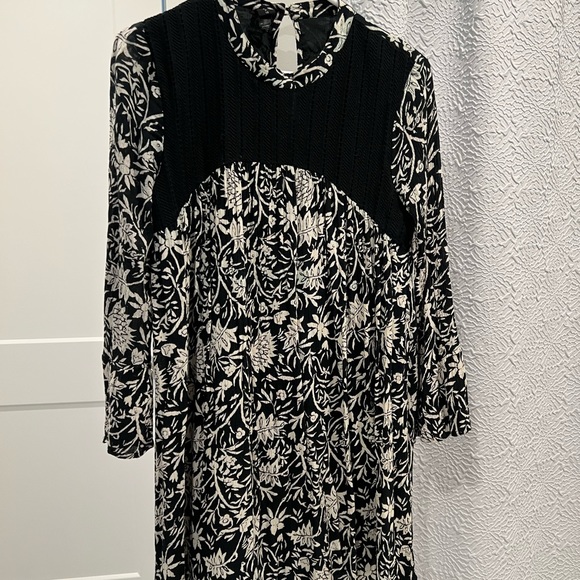 Volcom black and white floral dress size S - Picture 6 of 7